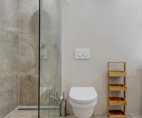 Lori Apartment Split