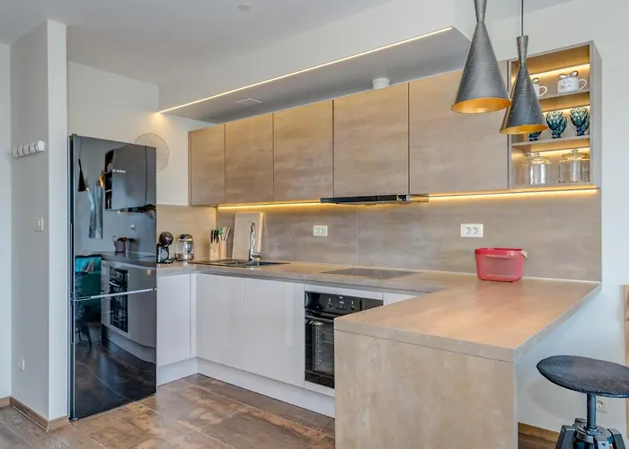 Lori Apartment Split