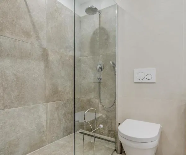 Lori Apartment Split